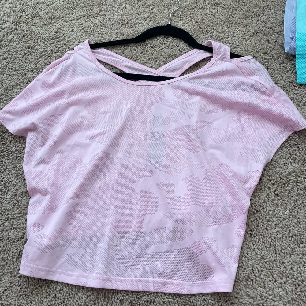 Women’s workout top